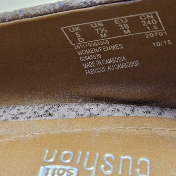 Clark's Collection Soft Cushion Wedge Pumps. US 7.5 M - Picture 15 of 16